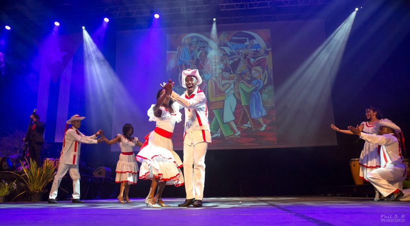 Démonstration de Son en costume traditionnel, compagnie All Stars - photo Philippe Boizier